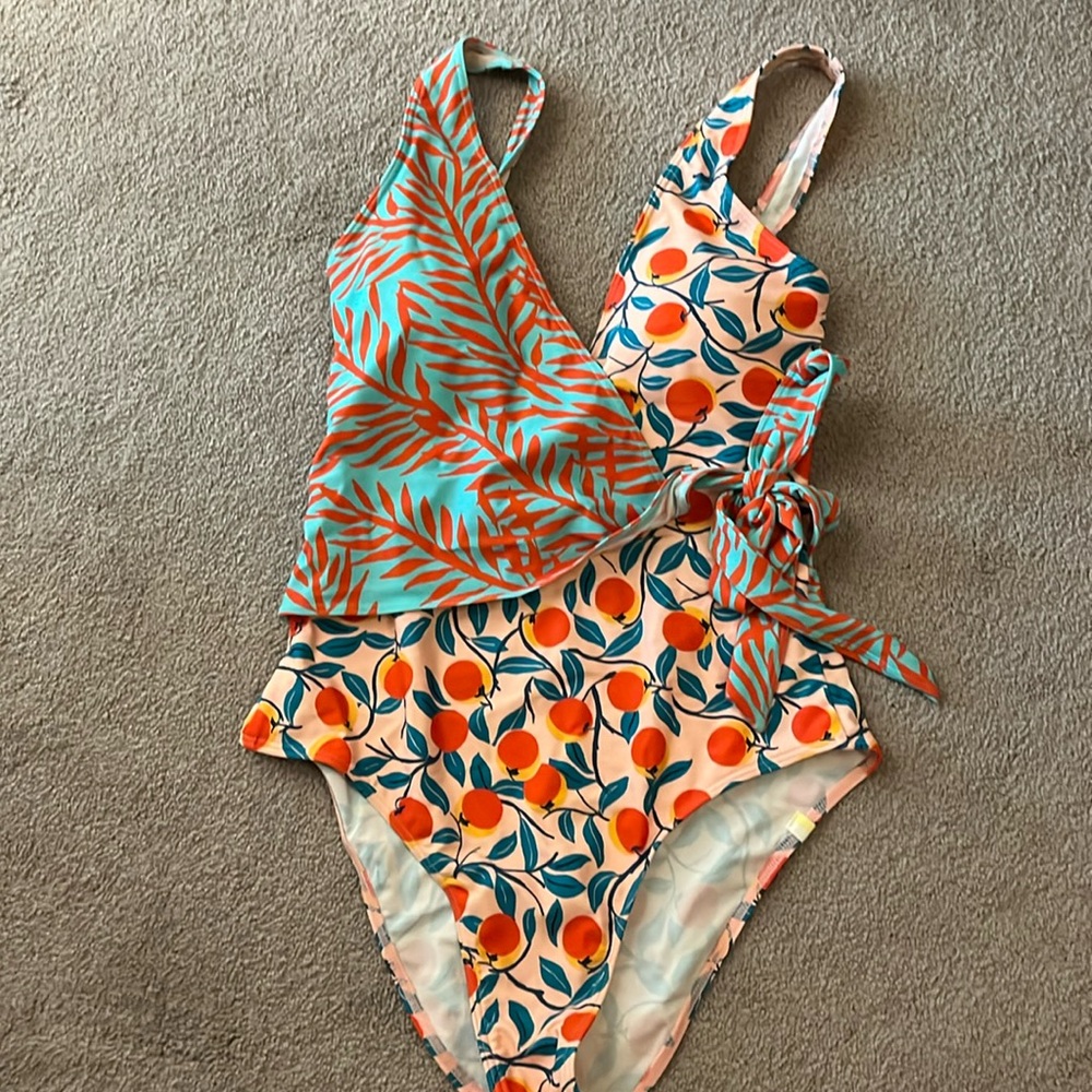 Excellent condition wrap summersalt swimsuit